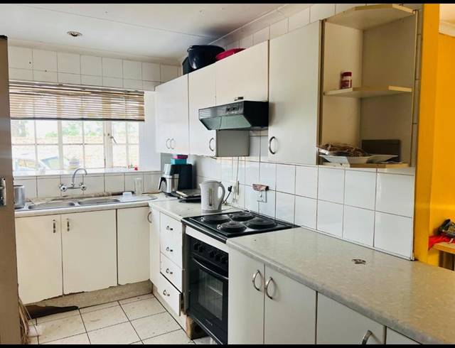 8 BEDROOM HOUSE FOR SALE IN BLOUBOSRAND